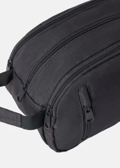 CORE WASH BAG STANDING