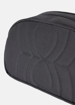 CORE WASH BAG STANDING