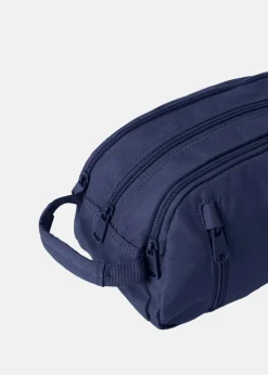 CORE WASH BAG STANDING